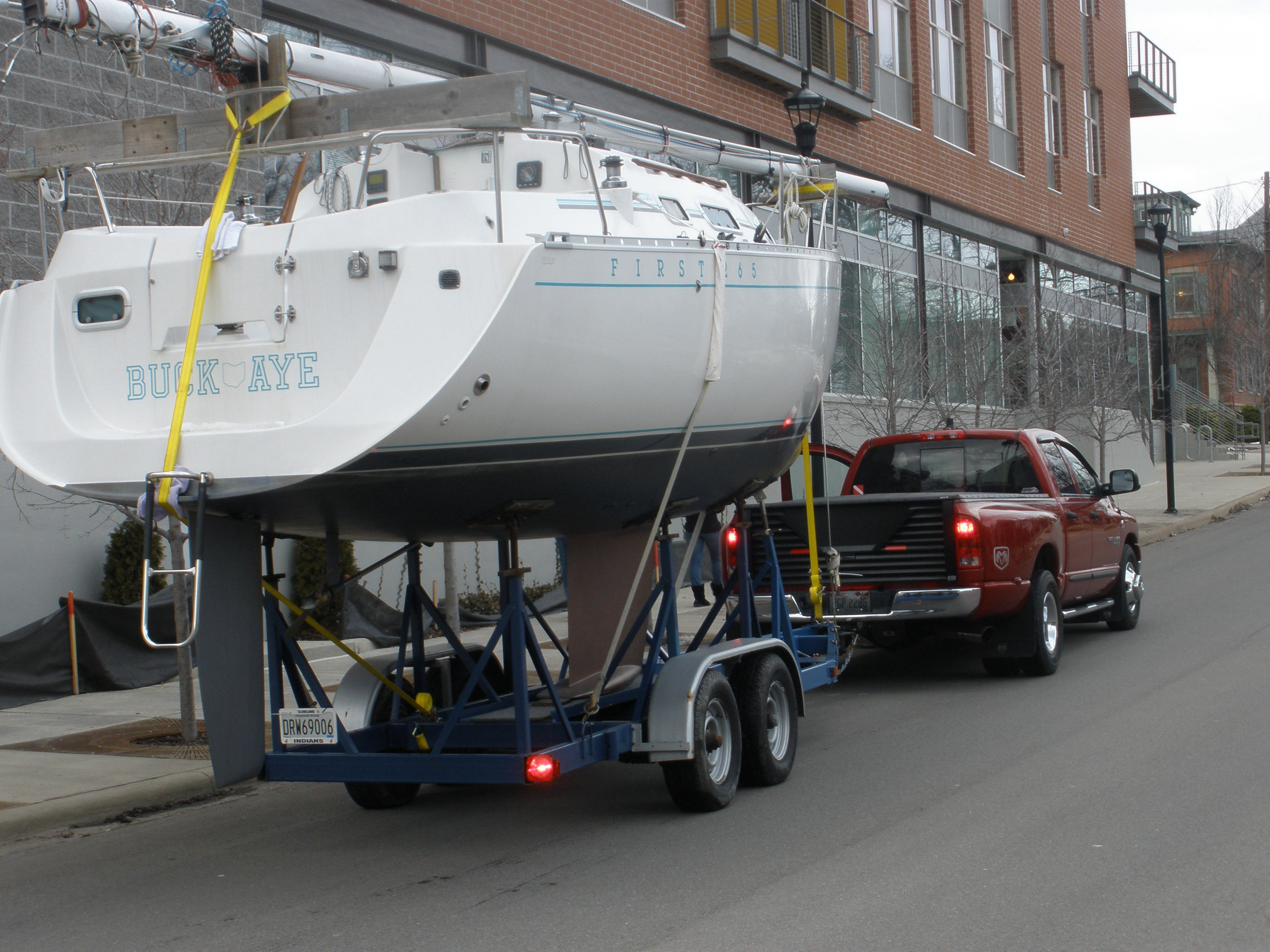 hauling out a sailboat